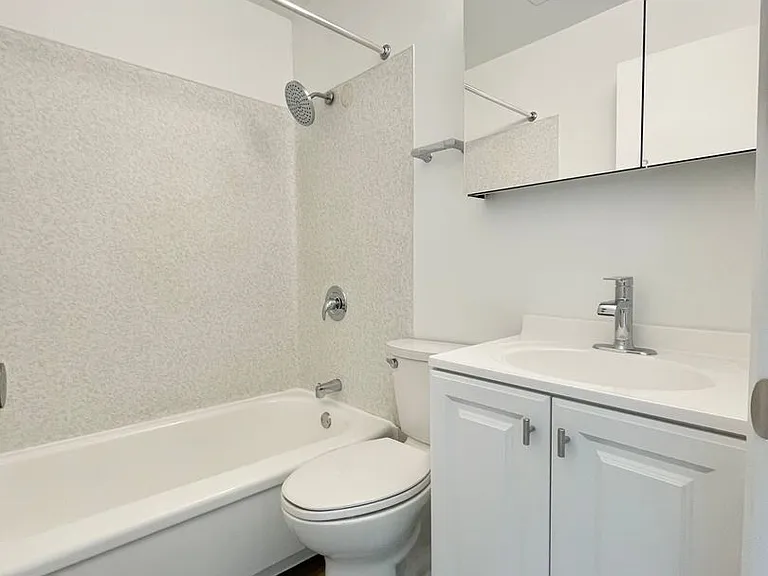 Village Vista Apartments — Photo 10