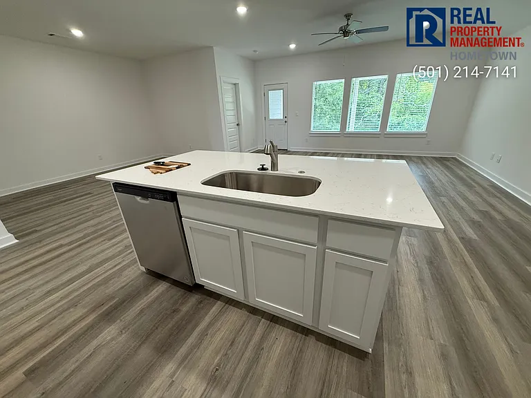 4340 Sloan Dr — Photo 6