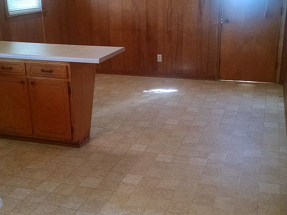 More eat in kitchen with bar