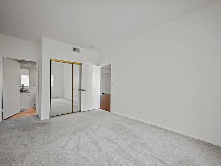 111 S Croft Ave — Photo 20