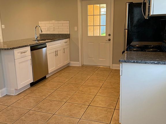 4th image of 3325 Wiltshire Dr