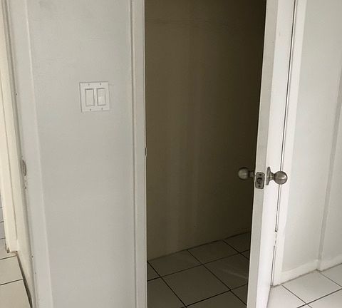 5th image of 817 N J St