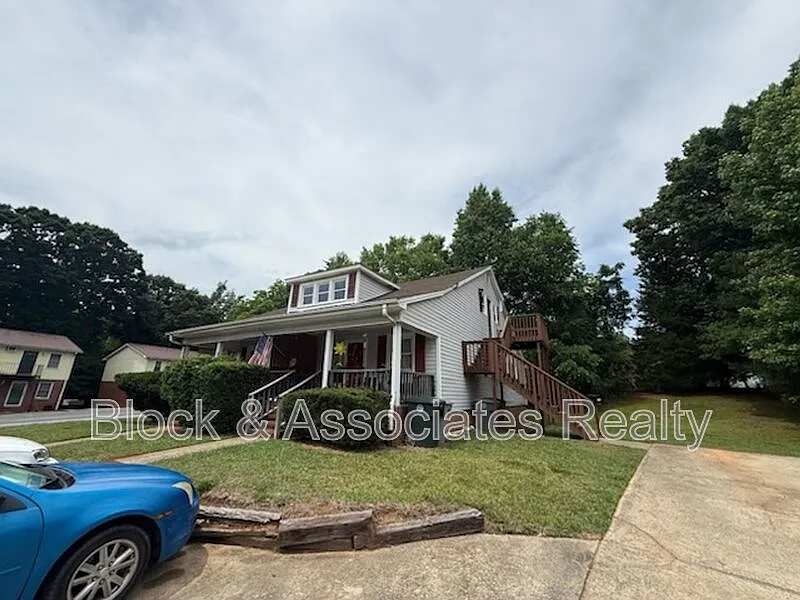 120 W Presnell St #C