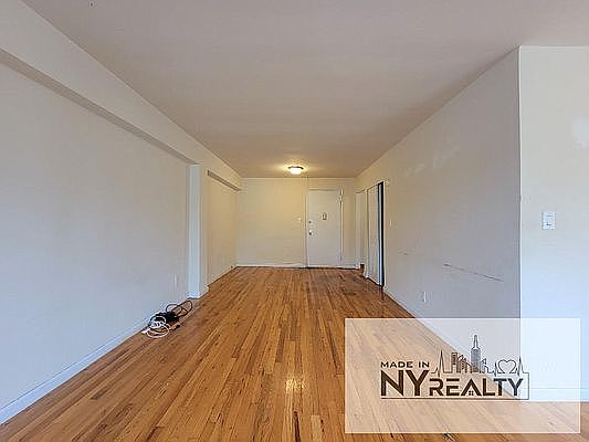 3rd image of 2710 30th Ave APT 2F
