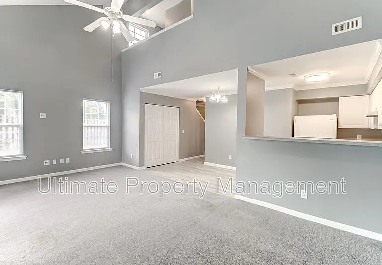 502 Shortfin Dr — Photo 2