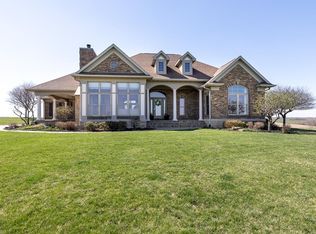 20745 Country Squire Ln, Dubuque, IA 52001