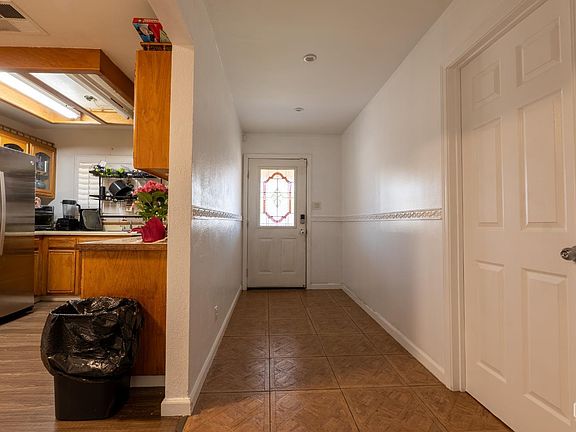 5th image of 4809 Olivia St