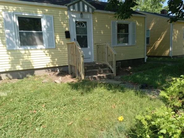 1637 Huey St, South Bend, IN 46628