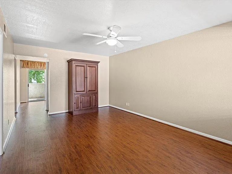 510 W University Dr — Photo 10