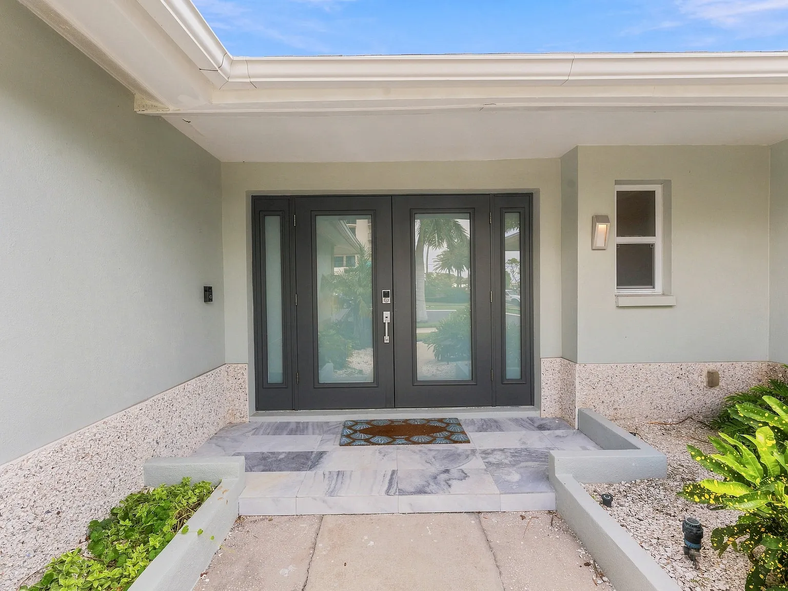 3 bed, 2357 sqft, $9,000 — Photo 2