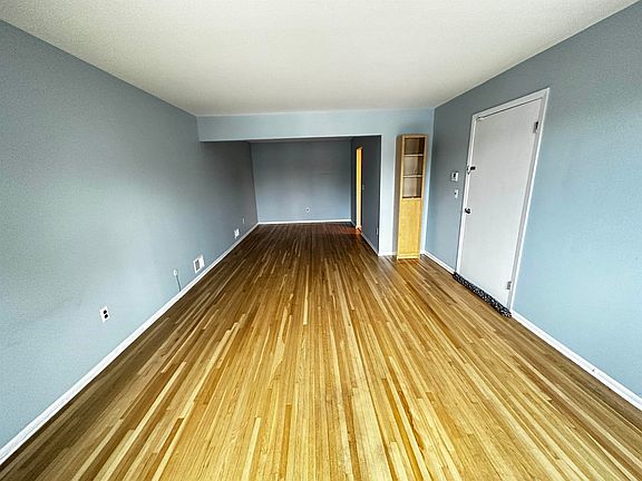 5th image of 609 Sussex St #1