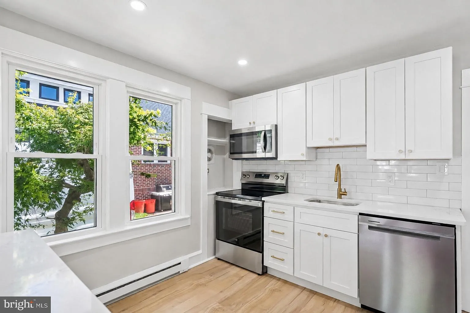 1 bed, 1.0 bath, 700 sqft, $1,800 — Photo 1