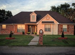 711 S Manson St, Wolfe City, TX 75496