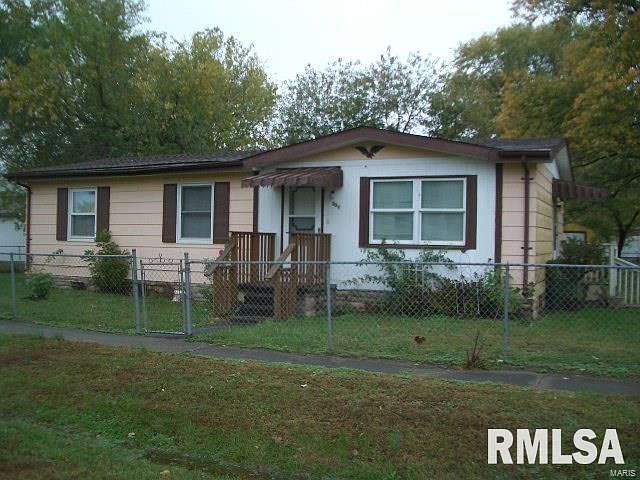 1st image of 207 N 2nd St