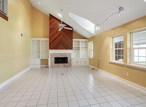 3rd image of 4107 Saint James Dr