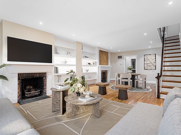 3rd image of 555 Hudson St #1
