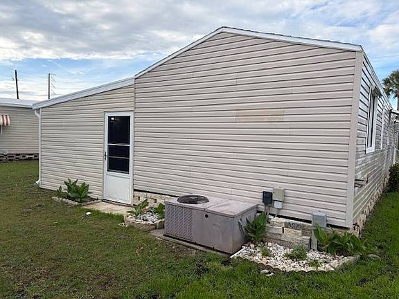 4th image of 207 Cattail St