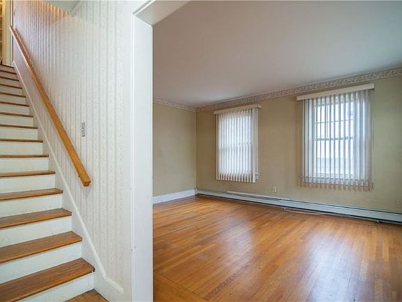 3rd image of 137 Anthony St