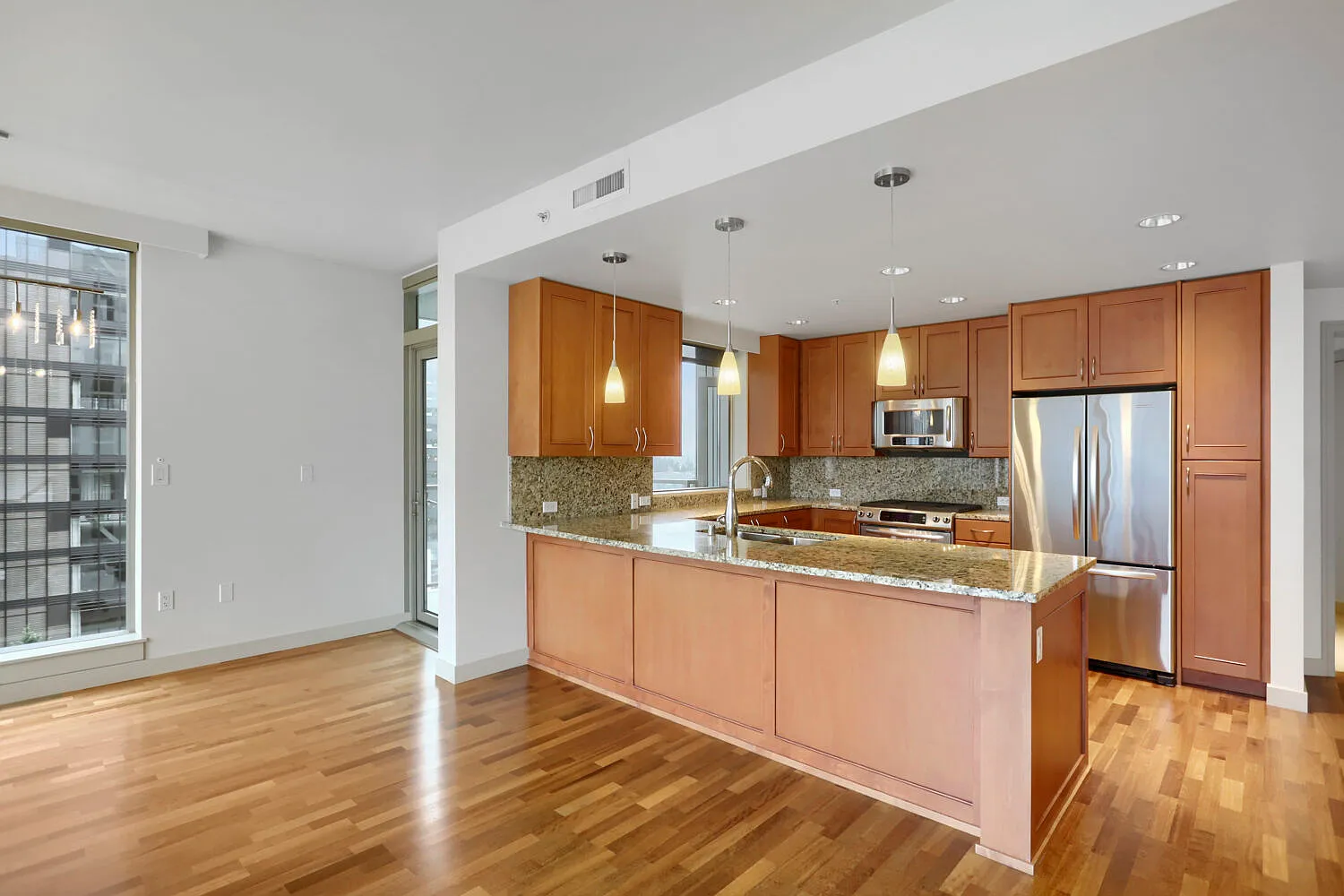 10650 NE 9th Pl Bellevue - 1520 — Photo 2