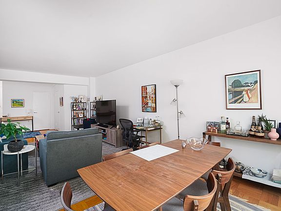 5th image of 20 E 68th St APT 6G
