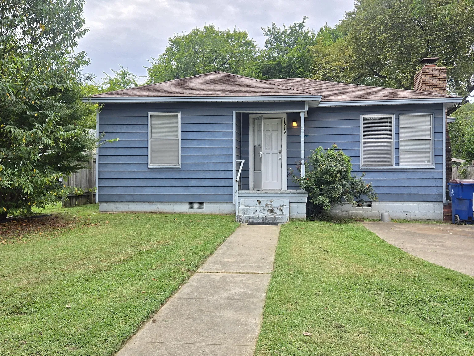2 bed, 1026 sqft, $950 — Photo 2