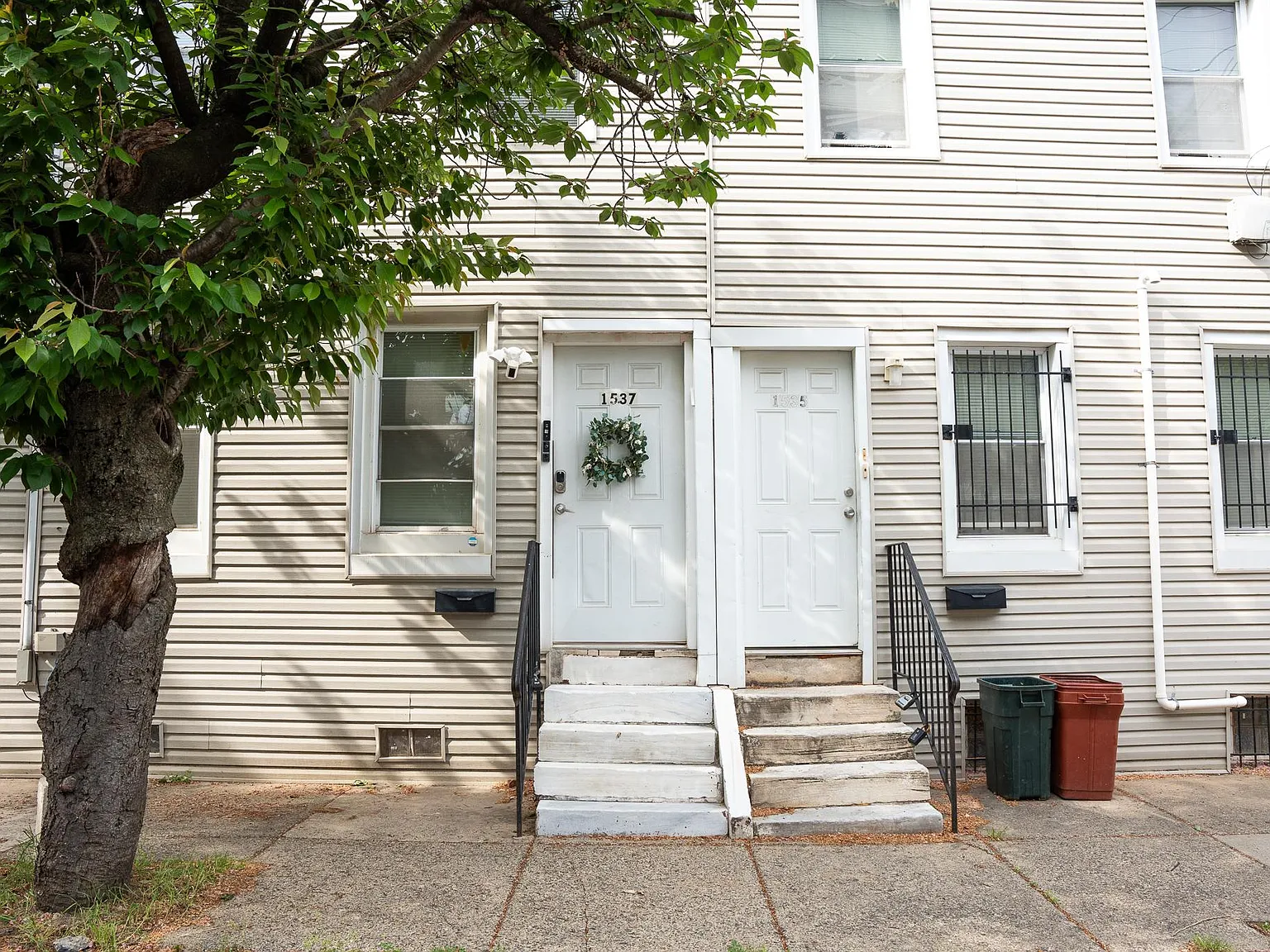3 bed, 1300 sqft, $1,975 — Photo 1