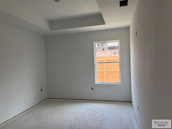 4th image of 128 Poppy St