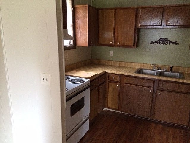 2nd image of 1505 Litton Ave