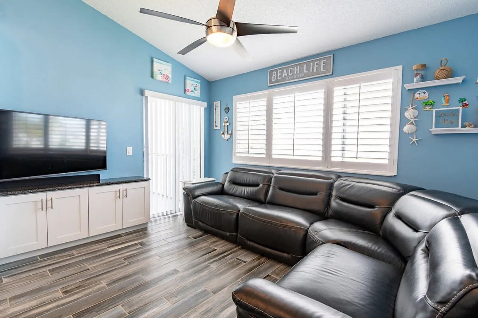 2 bed, 2.0 bath, $3,090 — Photo 1