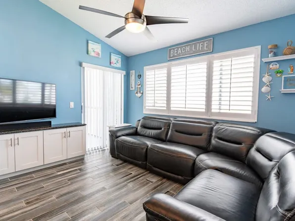 516 Beach Park Ln, Cape Canaveral, FL