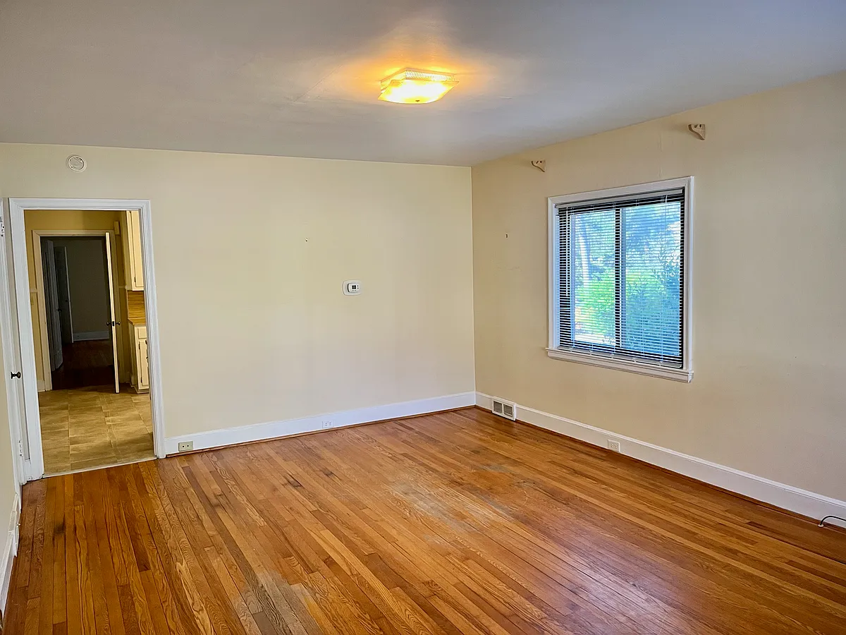 Building Photo - 109 Hilton Ave #1