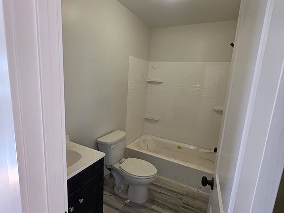 5th image of 305 Windsor Hwy APT 1