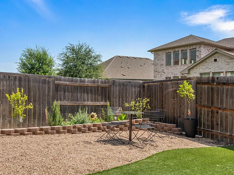 343 Eagle Ford Dr — Photo 30