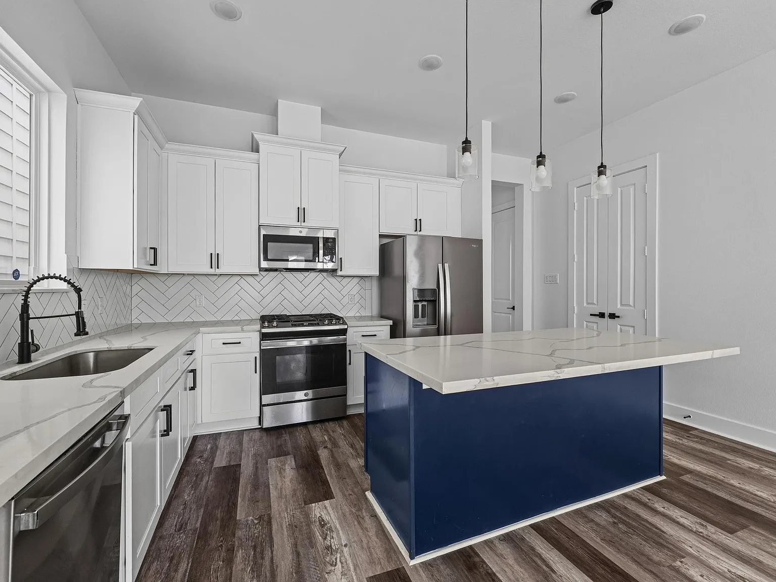 3 bed, 3.5 bath, 1755 sqft, $2,500 — Photo 3