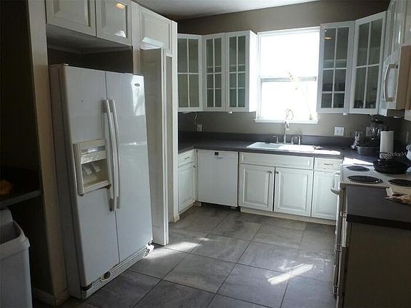 4th image of 7011 S De Soto St