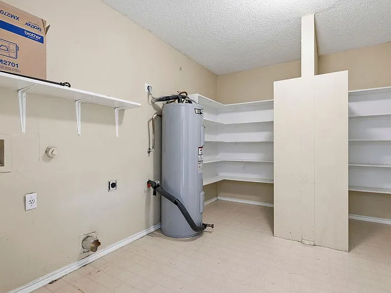 1109 Bradbury Ln — Photo 25