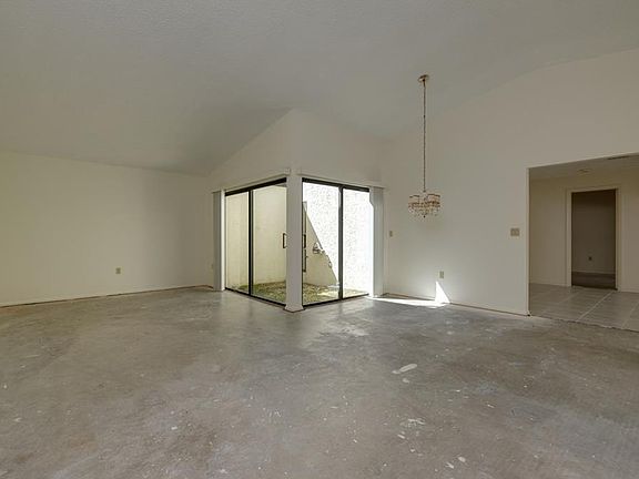 5th image of 3903 Glen Oaks Manor Dr