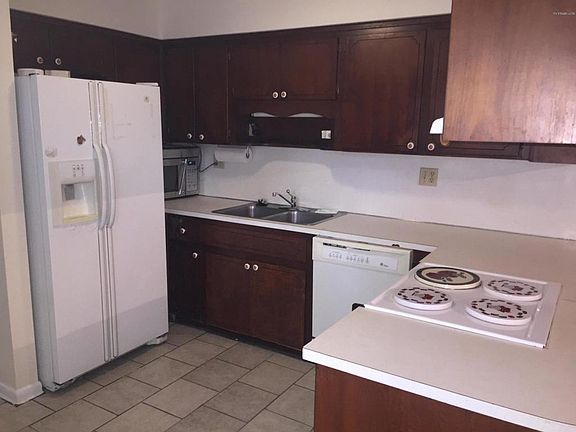 4th image of 2885 Cedarcrest Dr