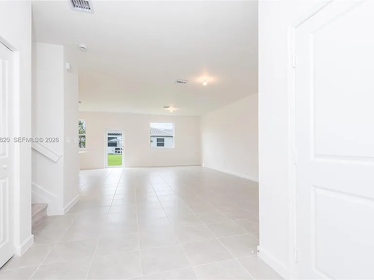 2631 SE 8th Ct #2631 — Photo 3