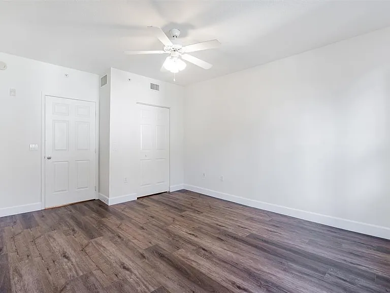 2421 NE 65th St #309 — Photo 17