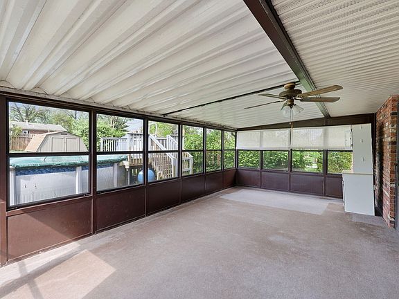 5th image of 215 Claxon Dr