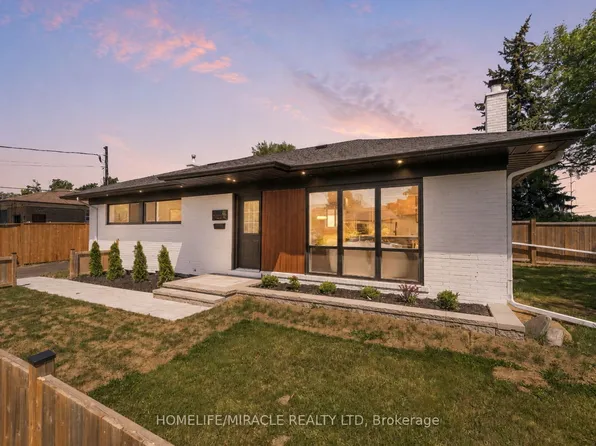 22 Arnprior Rd, Toronto, ON M1K 5A6