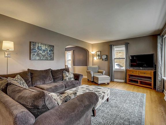 2nd image of 8153 Richmond Ct