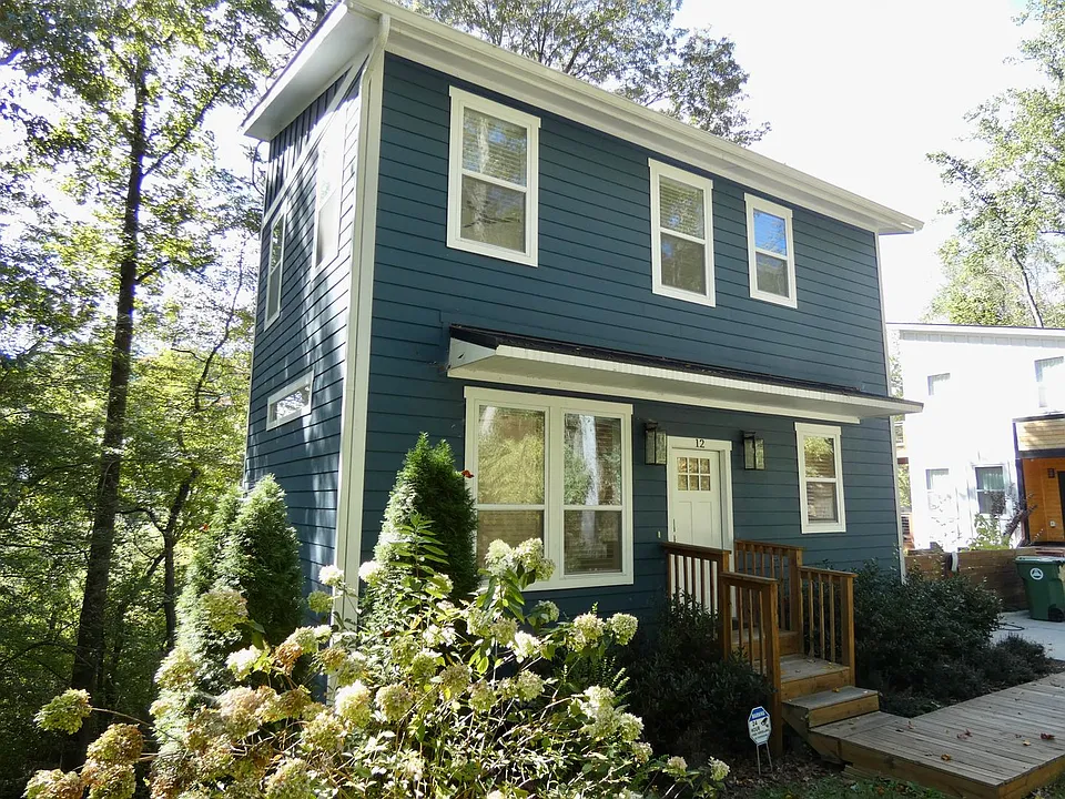12 Lakeside Dr