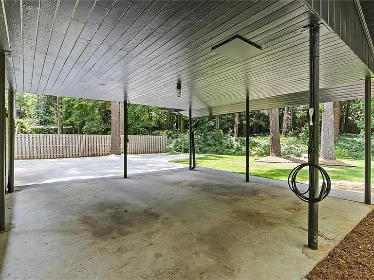 3252 W Roxboro Rd NE — Photo 55