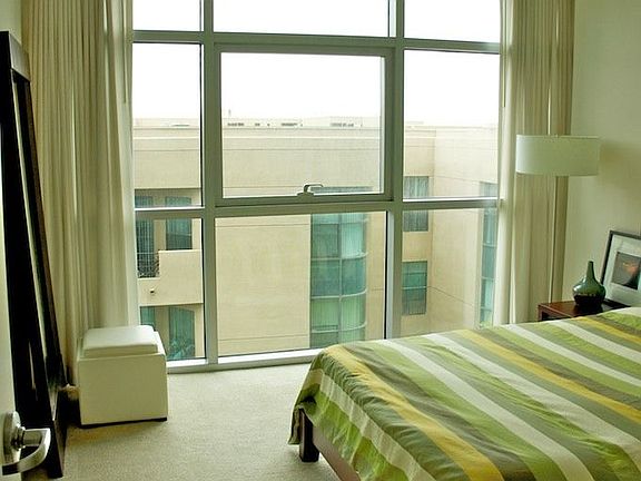 5th image of 13700 Marina Pointe Dr Unit 618