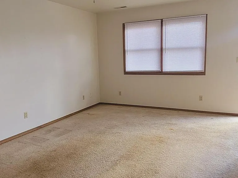 406 W Mill St #4 — Photo 7