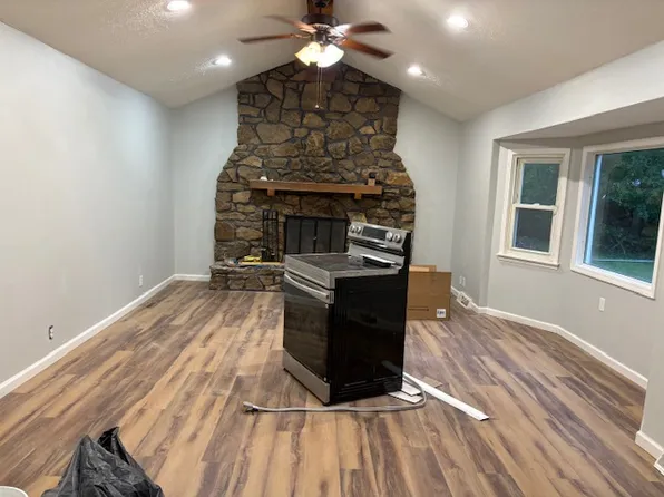 1227 S Saratoga Ave, Springfield, MO 65804