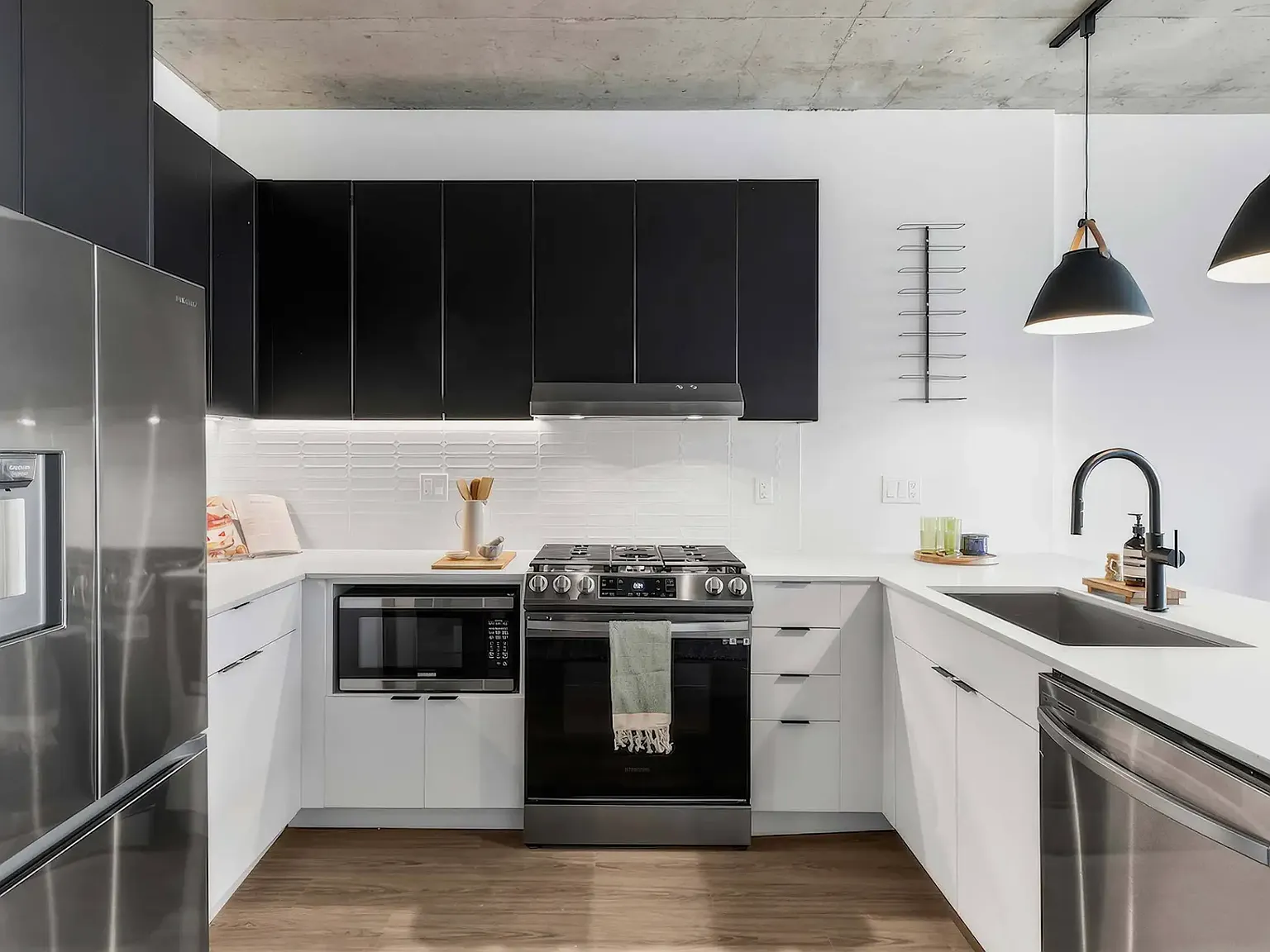 1 bed, 777 sqft, $2,890 — Photo 3