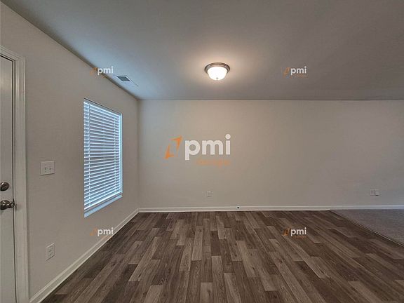 3rd image of 712 Maddux Dr